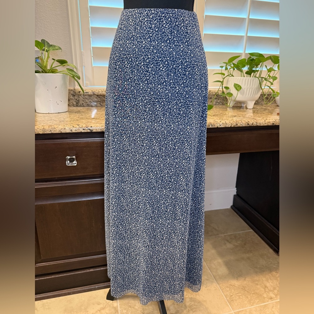 NWT Halogen Navy Blue Floral Print Midi Skirt, Size Small - Picture 2 of 6